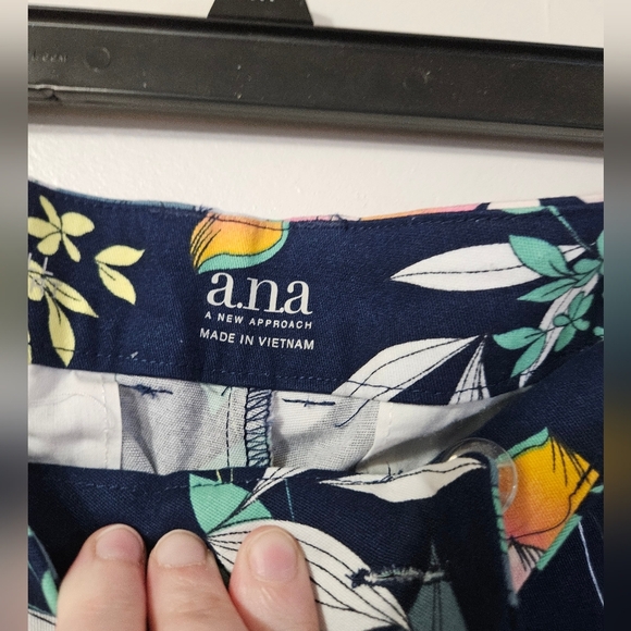 A.N.A dark navy floral shorts! - Picture 2 of 6